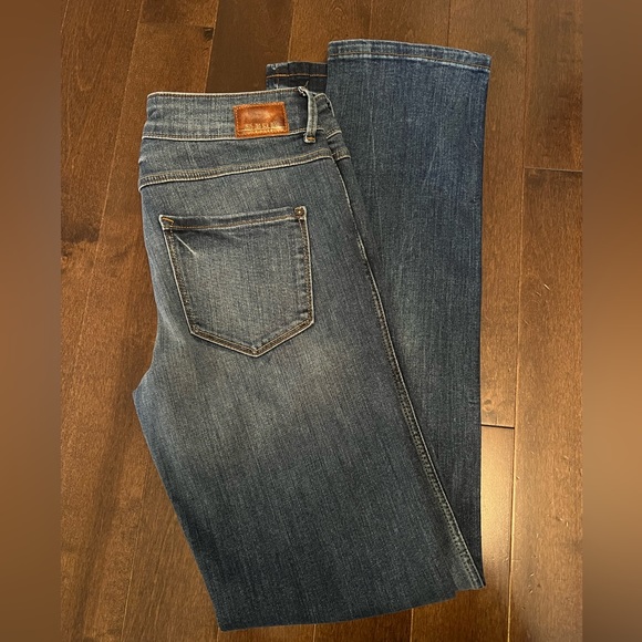 Mid rise straight Zara Jeans - Size 6 - Picture 1 of 6